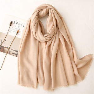 Écharpe d'été en polyester de style coréen, douce au toucher, chaude, unie ou imprimée, double usage, fine et longue, en mousseline de soie - Product Image 4