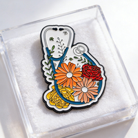 Vente chaude Nouveaux badges médicaux en gros Émail doux coloré Motif fleur Souvenir Cadeau Badge Épinglette en métal personnalisée Stéthoscope