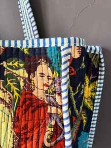 Bolso de Mano Acolchado de Algodón con Estampado de Bloques, Ideal para el Trabajo, Compras y Viajes - Product Image 3