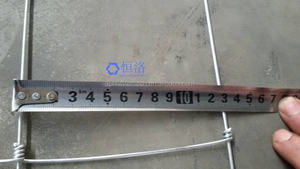 แผงรั้วเหล็กชุบสังกะสีแบบเชื่อมขนาด 14 เกจ รูปทรงสี่เหลี่ยมผืนผ้า ความยาว 100 เมตร สำหรับรั้วฟาร์มและทุ่งหญ้า ลาน/สวน และป้องกันสัตว์ - Product Image 4