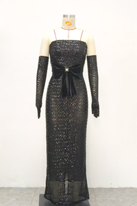 Vestido largo sexy de encaje con lentejuelas estilo europeo para mujer, con hombros descubiertos y top sin mangas ajustado, para ocasiones formales. - Product Image 4