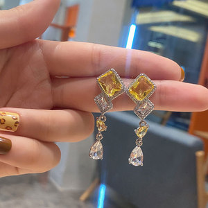 Eleganti Orecchini Pendenti con Nappine per Donne, Accessori per Orecchie Semplici e alla Moda per Uso Quotidiano - Product Image 6