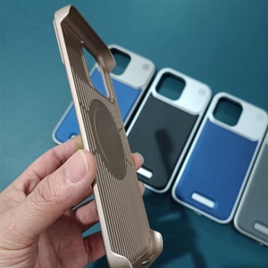 Nueva <span class=keywords><strong>Funda</strong></span> Popular de Cuero para <span class=keywords><strong>iPhone</strong></span> 17 16 15 14 <span class=keywords><strong>13</strong></span> Pro, <span class=keywords><strong>Funda</strong></span> Metálica de Aleación de Aluminio con Diseño de Aromaterapia y Protección de Lente - Product Image 3