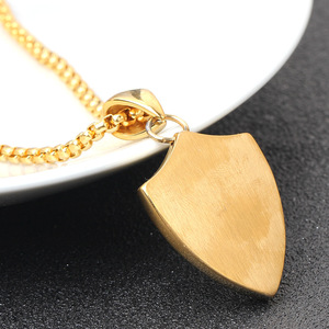 Pendentif Bouclier Triangulaire en Acier Inoxydable Plaqué Or 18K, Gravé au Laser, Breloque Zodiaque Cochon, Collier pour Homme, Usage Quotidien - Product Image 4