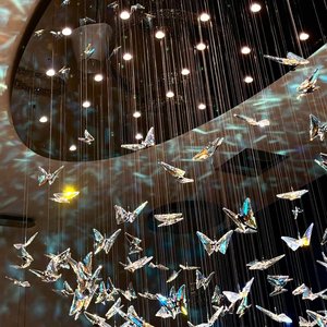 Lampadario a Sospensione LED con <span class=keywords><strong>Farfalle</strong></span> di Cristallo Blu, Illuminazione Moderna di Lusso per Interni, Luce Calda, Alta Resa Cromatica CRI 90, Garanzia di 3 Anni - Product Image 4