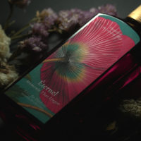 Étiquettes de parfum du Moyen-Orient avec pelliculage mat doux au toucher, impression couleur Pantone, autocollants 3D en relief avec vernis UV