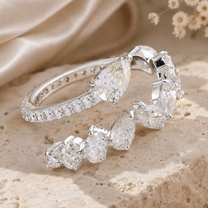 Anello a tre punte a forma di goccia per donna, gioiello da dito alla moda e scintillante - Product Image 2