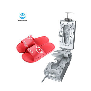 Moule de soufflage d'air en PVC transparent durable Présentoir de chaussures flexible et lavable pour les grands-parents Forme élégante en cours d'utilisation - Product Image 3