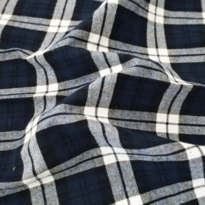 100% coton Tartan Check Plaid Fabric 16S 150gsm <span class=keywords><strong>doux</strong></span> respirant fil teint bleu foncé <span class=keywords><strong>blanc</strong></span> tissé pour les vêtements pour femmes garçons - Product Image 4