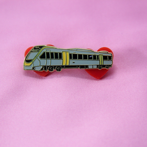 Pin de Solapa Personalizado de Latón Dorado con Esmalte Duro y Corazón Rojo, con Base de Goma - Product Image 4