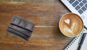 Portefeuille en cuir véritable de qualité supérieure avec protection RFID, design pochette, plusieurs emplacements pour cartes et poche à monnaie, disponible à la vente - Product Image 5