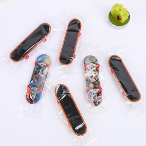 Impresión de gráficos personalizados para fingerboard, regalo promocional de aleación, 32/34 mm, tabla de madera profesional, mini fingerboard creativo, juguetes. - Product Image 5