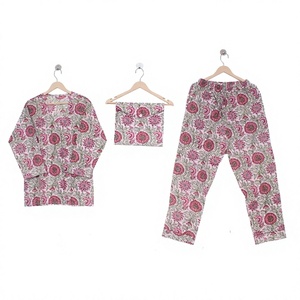 Ensemble de pyjamas pour femmes élégants en coton biologique imprimé floral, faits à la main, pour la nuit de noces d'été - Product Image 1