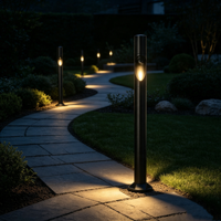 Borne lumineuse LED d'extérieur durable, au design contemporain très apprécié, avec boîtier en aluminium résistant à l'eau et isolation sécurisée