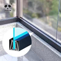 Chuanlan Top Mounted gehärtetes Glas LED-Lichtst reifen Balustraden Moderne Aluminium U-Kanal Schlitz zaun Treppen Balkon Kranken häuser