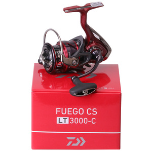 รอกสปินนิ่ง <span class=keywords><strong>Daiwa</strong></span> 25 <span class=keywords><strong>Fuego</strong></span> CS สำหรับตีไกล รุ่น Micro Shallow Spool โครงสร้างโลหะ ความเร็วสูง อัตราทดเกียร์ 6.2:1 เหมาะสำหรับตกปลาด้วยเหยื่อปลอม - Product Image 2