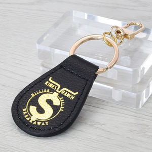 سلسلة مفاتيح جلدية فاخرة مخصصة للسيارات مع شعار شخصي وألوان متعددة قابلة للطباعة بالتسامي - Product Image 4