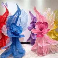 MILE Luxe Fleur géante suspendue en organza rose floral pour installation en arche, pour décoration de fond artistique de mariage et de vitrine