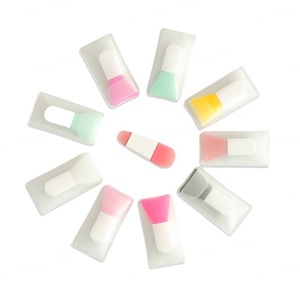 แปรงซิลิโคนขนาดเล็ก 6 ซม. สำหรับมาส์กหน้า ด้ามจับสั้น สีชมพู ฟ้า ขาว นุ่ม ใช้สำหรับดูแลผิวหน้า แปรงทาเครื่องสำอาง OEM - Product Image 1
