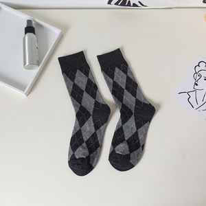 <span class=keywords><strong>2025</strong></span> nhật bản HOT bán mùa thu cao đẳng phong cách mới nhất màu đen trắng xám cà phê hình thoi argyle kiểm tra hình học phụ nữ vớ cotton - Product Image 6