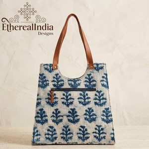 Sac fourre-tout bleu floral indigo en coton et jute imprimé au bloc, fait main, pour le quotidien et le marché - Product Image 4