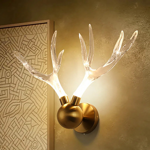 Scultura in Resina Trasparente a Forma di Corna di Cervo con Applique LED, Modello Artistico Personalizzato da Collezione - Product Image 1
