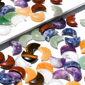 Colgante de Luna Creciente Miniatura de Cristal Natural, Piedra en Bruto Pulida, Venta al por Mayor - Product Image 1