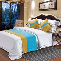 Parure de lit de luxe personnalisée pour hôtels avec coussins et couvre-lit – Collection Hôtelière