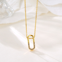 Collier minimaliste étanche en acier inoxydable plaqué or 18 carats avec pendentif en zircon en forme de U porte-bonheur pour femmes