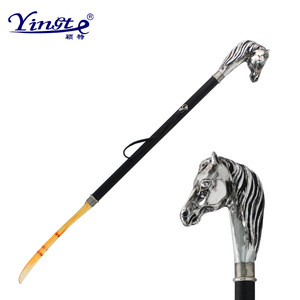 Cuchara para zapatos Maximilian de 73 cm con mango largo y diseño de cabeza de dragón y caballo para la asistencia de caballeros al ponerse los zapatos - Product Image 3