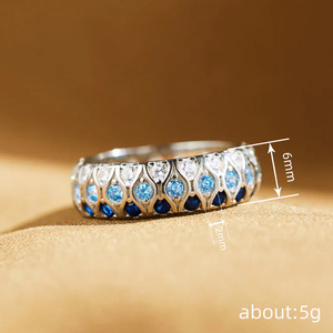 Anello ad arco con gemma blu per donna, gioiello creativo ed elegante per le dita - Product Image 4
