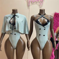 Ensemble deux pièces formel pour femme : Blazer cape vintage à carreaux et body moulant à coupe haute