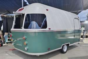 Camion de restauration d'<span class=keywords><strong>occasion</strong></span> professionnellement remis à neuf avec inspection mécanique récente, extérieur repuissé et garantie pour un démarrage sécurisé - Product Image 5