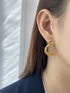 Orecchini Pendenti a Mezzaluna di Lusso in Ottone Placcato Oro, Gioielli Unisex alla Moda per Matrimoni e Anniversari - Product Image 3