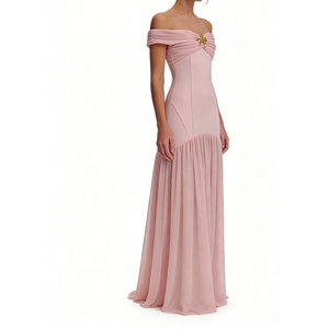 เดรสยาวเปิดไหล่สำหรับผู้หญิง - ชุดราตรีผ้าตาข่ายโปร่งประดับเข็มกลัดดอกไม้สีทอง ชุดออกงานแฟชั่น - Product Image 4