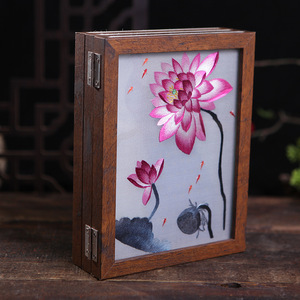 Pantalla Bordada a Mano en Seda, 3 Paneles Plegables, Estilo Chino Tradicional, Decoración con Motivos de Pavo Real, Loto y Libélula - Product Image 2