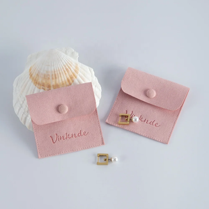 Bolsa de Joyería de Microfibra de Gamuza Rosa de 8*8cm, Embalaje de Lujo Personalizado Tipo Sobre con Botón para Regalos - Product Image 1