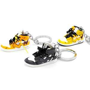 Porte-clés 3D stéréo OEM/ODM, modèle <span class=keywords><strong>anime</strong></span> co-brandé créatif pour baskets, pendentif de sac de marque de mode, cadeau personnalisé DIY - Product Image 1
