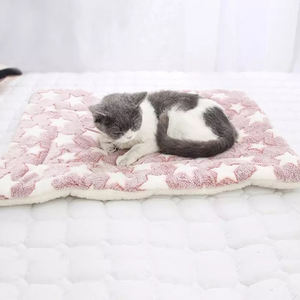 Venta al por mayor antideslizante espesar auto-calentamiento esteras para dormir para perros suave polar manta para mascotas invierno perro mascota cama gato esteras almohadillas - Product Image 2