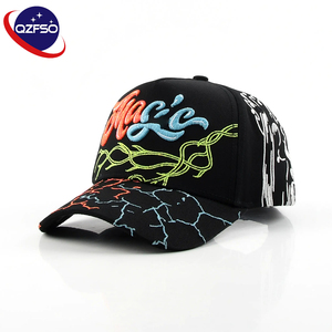 Casquettes de baseball QZFSO personnalisées en gros, non structurées, à visière incurvée en daim noir, 5 panneaux, style A-Frame, avec broderie 3D - Product Image 1