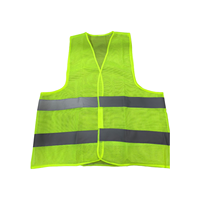 Trousse de premiers soins 4 en 1 pour les voitures, y compris les gilets de sécurité triangulaires d'avertissement, les gants et la pression des pneus.