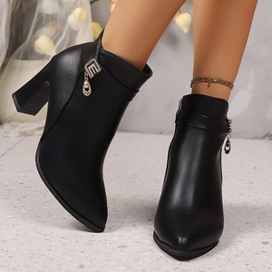 Nuevas Botas de Invierno para Mujer con Tacón Grueso y Hebilla, Botines de Punta Fina con Cremallera Lateral, Venta al por Mayor de Fábrica OEM Personalizadas - Product Image 2