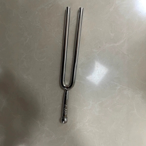 Diapason en acier 440 Hz en gros, diapason standard, accessoire de réglage musical en vrac - Product Image 1