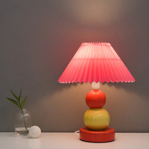 Lampada da Scrivania LiangYing in Stile Europeo Moderno, LED, Base in Ceramica, E14, Semplice, Ecologica, con <span class=keywords><strong>Paralume</strong></span> in Plastica Ondulata - Product Image 3