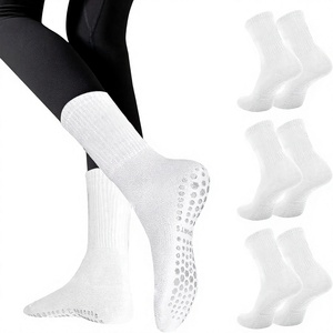 Chaussettes de yoga antidérapantes blanches, longueur cheville, semelle antidérapante, couleur unie, tricotées pour adultes, utilisation sportive estivale - Product Image 1