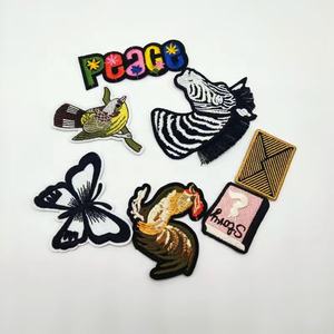 Toppe Ricamate Personalizzate con Cuore 3D in Tessuto Canvas per Cappelli, Giacche e Abbigliamento - Product Image 3