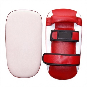 Almohadilla de entrenamiento de cuero para boxeo, kickboxing y Muay Thai, con cinturón ajustable, rojo y blanco - Product Image 2