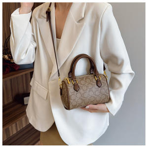 Sac bandoulière décontracté pour femme, style occidental, avec fermeture éclair, portable, texture raffinée, design géométrique, classique et tendance, au design simple et unique - Product Image 5