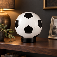 Urne funéraire en céramique en forme de ballon de football noir et blanc, fabrication directe d'usine Qianrui, OEM ODM, avec plaque commémorative pour les maisons funéraires