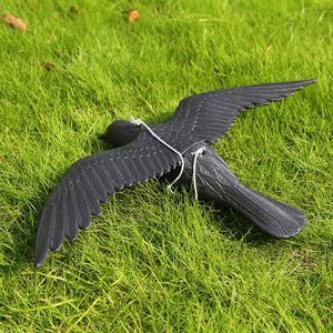 Décoys de corbeaux volants en plastique PE réalistes avec texture réaliste pour la décoration de jardin, prêts à être expédiés - Product Image 3
